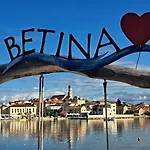 Nada * Betina (Sibenik-Knin)
