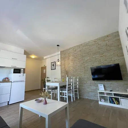 Nada * Betina (Sibenik-Knin)