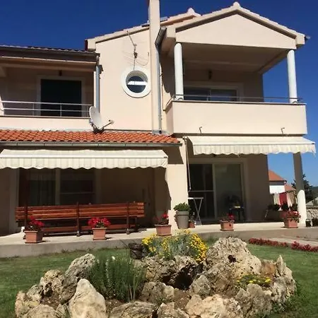 Nada * Betina (Sibenik-Knin)