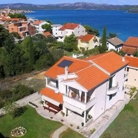 Nada * Betina (Sibenik-Knin)
