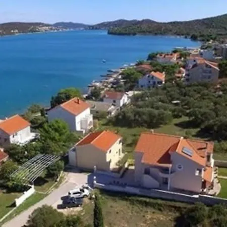 Nada * Betina (Sibenik-Knin)