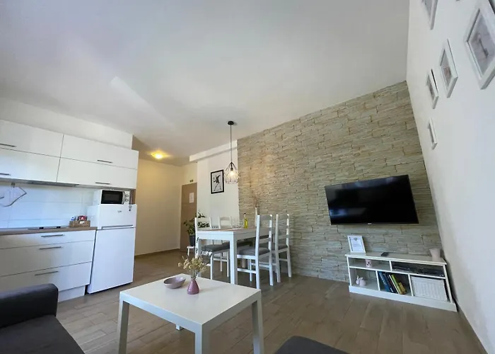 Nada * Betina (Sibenik-Knin)