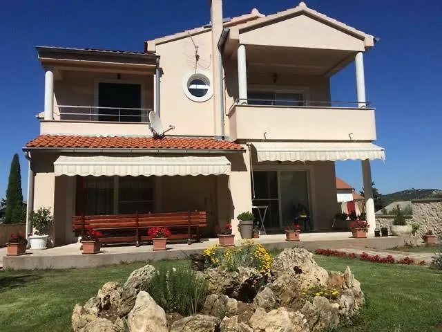 Nada * Betina (Sibenik-Knin)