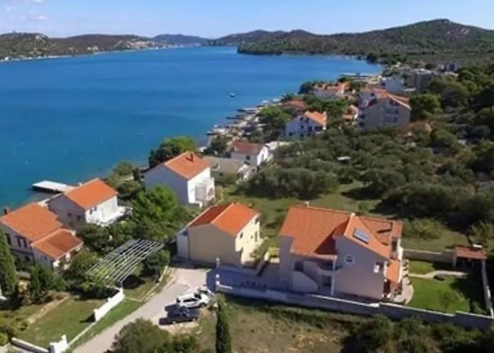 Nada * Betina (Sibenik-Knin)